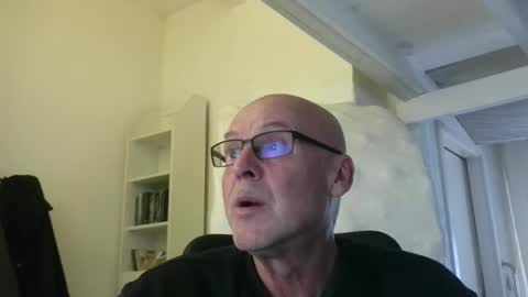 madio1187940 online show from 12.03.25