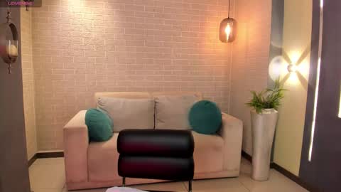 Maddi Collins online show from 10.31.25