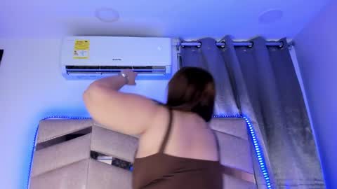 madissonlee__ online show from 04.10.26