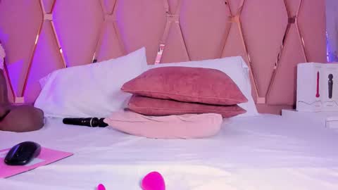 Mady James online show from 12.05.25