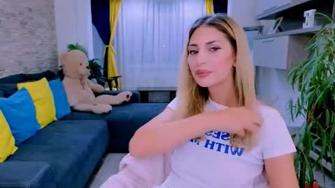 Madye Roberts online show from 09.23.25