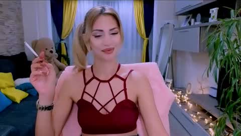 Madye Roberts online show from 11.12.25