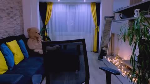 Madye Roberts online show from 12.21.25