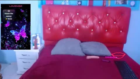 Snapshot of madyfox chatting on 09.18.25 madyfox online show from 09.18.25