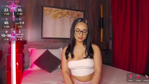Snapshot of madyluxx chatting on 01.18.25 MadyLuxx online show from 01.18.25