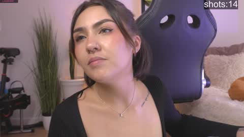 Maeve  schedule 11 am- 530 pm colombia time  online show from 12.24.24