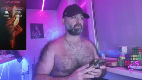 Snapshot of magabear chatting on 11.04.25 Magabear online show from 11.04.25