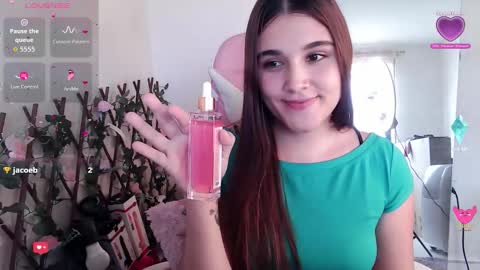 Snapshot of magic__smile chatting on 10.15.25 Luna online show from 10.15.25