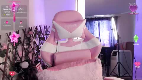 Snapshot of magic__smile chatting on 10.19.25 Luna online show from 10.19.25