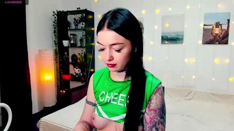 Snapshot of magic_alie chatting on 12.02.24 Magic Allie online show from 12.02.24