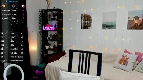 Snapshot of magic_alie chatting on 01.31.25 Magic Allie online show from 01.31.25