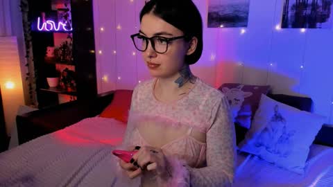 Snapshot of magic_alie chatting on 10.02.25 Magic Allie online show from 10.02.25