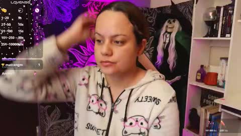 Snapshot of magic_clairewitch chatting on 10.05.25 Claire online show from 10.05.25
