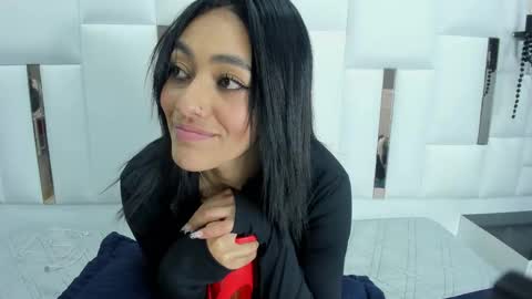 Snapshot of magic_isa chatting on 09.24.25 Isa online show from 09.24.25