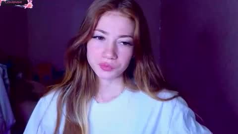 Snapshot of magicladyy chatting on 11.04.25 Angel online show from 11.04.25