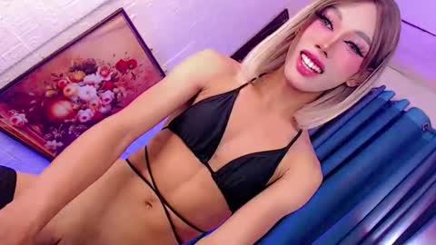 Snapshot of magnifecentcock69_mocah chatting on 12.14.25 Mocah online show from 12.14.25