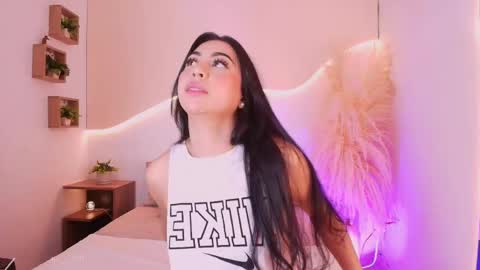 Snapshot of maia_lia_ chatting on 09.18.25 MAIA LIA online show from 09.18.25