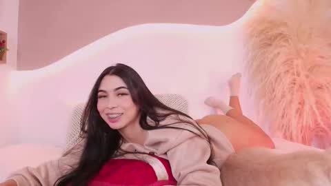 Snapshot of maia_lia_ chatting on 12.20.25 MAIA LIA online show from 12.20.25