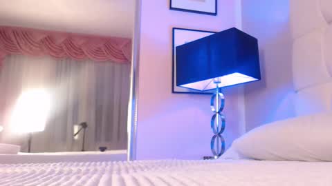 Maia Reficco online show from 03.04.26