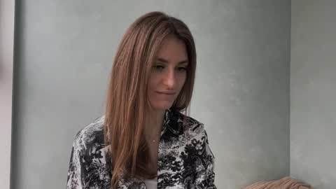 M I A online show from 04.02.26