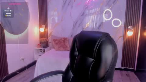 Maia online show from 04.14.26