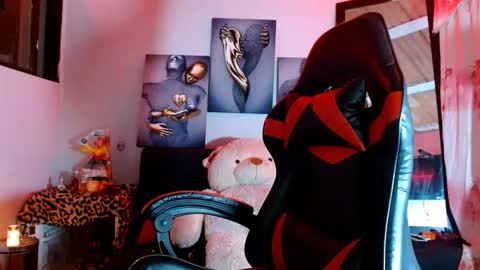 Bella Maidi online show from 09.11.25