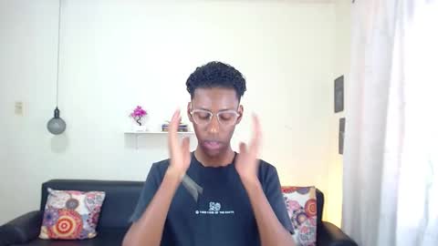 Snapshot of maiki18 chatting on 01.28.25 I am Maik online show from 01.28.25