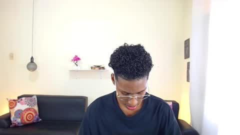 Snapshot of maiki18 chatting on 02.14.25 I am Maik online show from 02.14.25