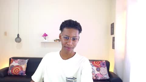 Snapshot of maiki18 chatting on 02.18.25 I am Maik online show from 02.18.25