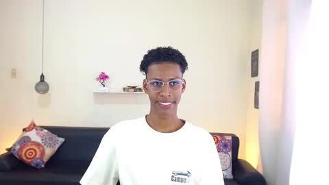 Snapshot of maiki18 chatting on 02.18.25 I am Maik online show from 02.18.25