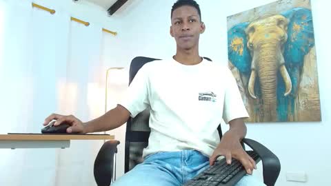 Snapshot of maiki18 chatting on 09.15.25 I am Maik online show from 09.15.25