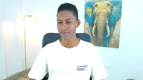 Snapshot of maiki18 chatting on 10.16.25 I am Maik online show from 10.16.25