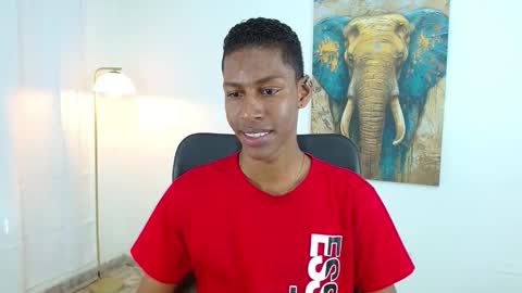 Snapshot of maiki18 chatting on 10.18.25 I am Maik online show from 10.18.25