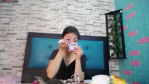 Snapshot of maily_can chatting on 09.17.25 MAILY CAN online show from 09.17.25