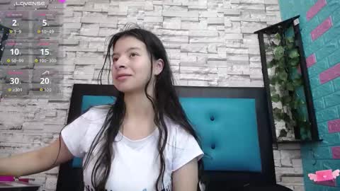Snapshot of maily_can chatting on 10.01.25 MAILY CAN online show from 10.01.25