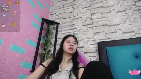Snapshot of maily_can chatting on 10.10.25 MAILY CAN online show from 10.10.25