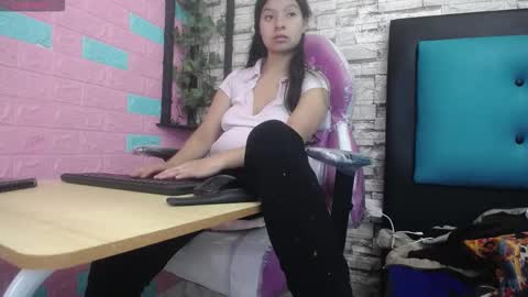 Snapshot of maily_can chatting on 11.28.25 MAILY CAN online show from 11.28.25