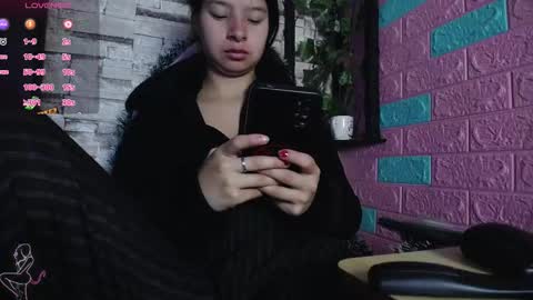 Snapshot of maily_can chatting on 12.18.25 MAILY CAN online show from 12.18.25