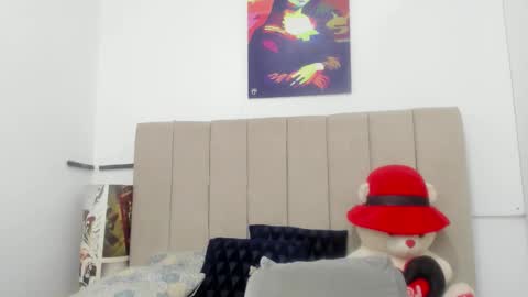 Snapshot of maite_milky18 chatting on 10.30.25 maite_milky18 online show from 10.30.25