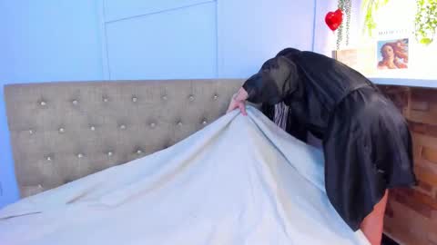 Snapshot of maiterivas chatting on 12.15.25 Maite online show from 12.15.25