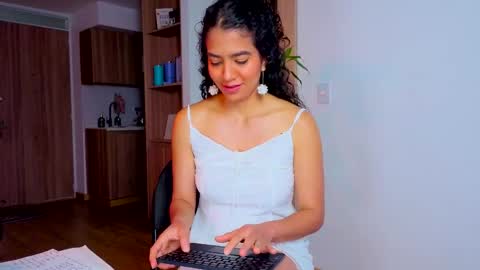   Lauu online show from 04.14.26