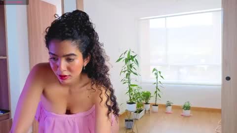 Snapshot of maithe_perroni chatting on 06.02.26 Lauu online show from 06.02.26