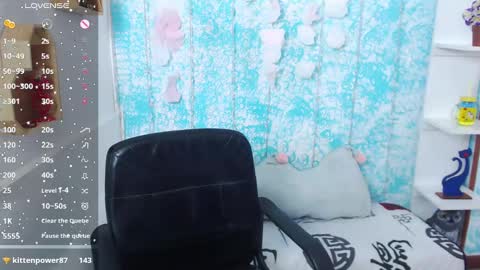 Snapshot of maja_bloom chatting on 01.25.25 Maja online show from 01.25.25