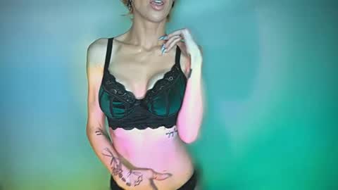  April Dayze  makemebeautiful online show from 02.18.25