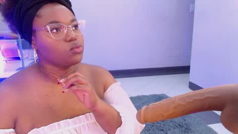 Snapshot of makena_gh chatting on 01.30.25 makena online show from 01.30.25