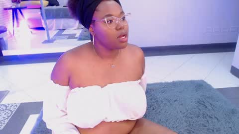 Snapshot of makena_gh chatting on 01.30.25 makena online show from 01.30.25