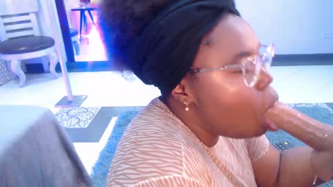 Snapshot of makena_gh chatting on 02.01.25 makena online show from 02.01.25