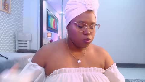 Snapshot of makena_gh chatting on 02.12.25 makena online show from 02.12.25