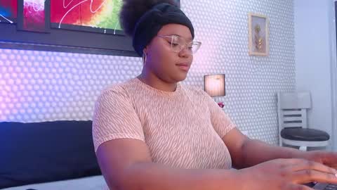 Snapshot of makena_gh chatting on 02.16.25 makena online show from 02.16.25