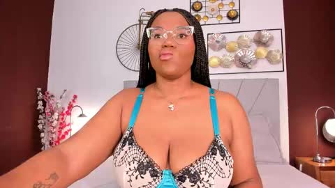 Snapshot of makena_gh chatting on 10.02.25 makena online show from 10.02.25